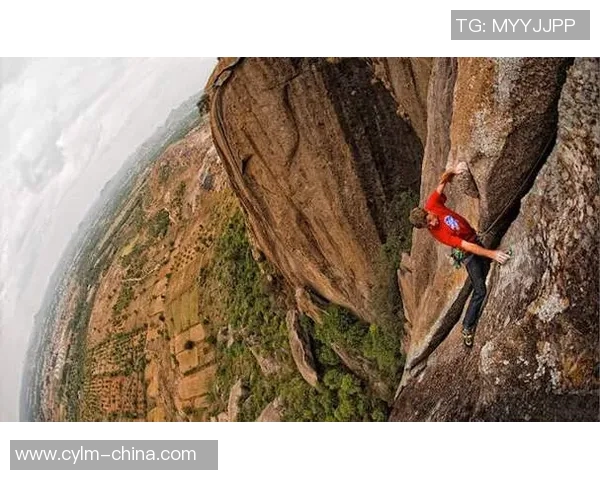 深圳攀岩队在极限运动会中以64分稳居积分榜首位 深圳攀岩队在极限运动会中以64分稳居积分榜首位