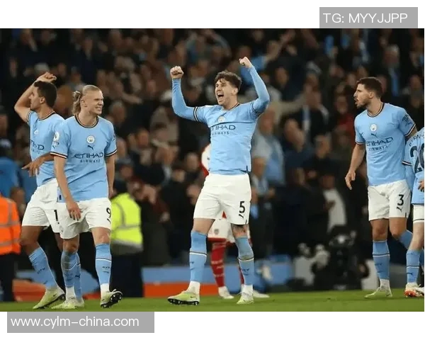 利兹联主场迎战曼彻斯特城争夺英超荣耀的激烈对决 利兹联主场迎战曼彻斯特城争夺英超荣耀的激烈对决