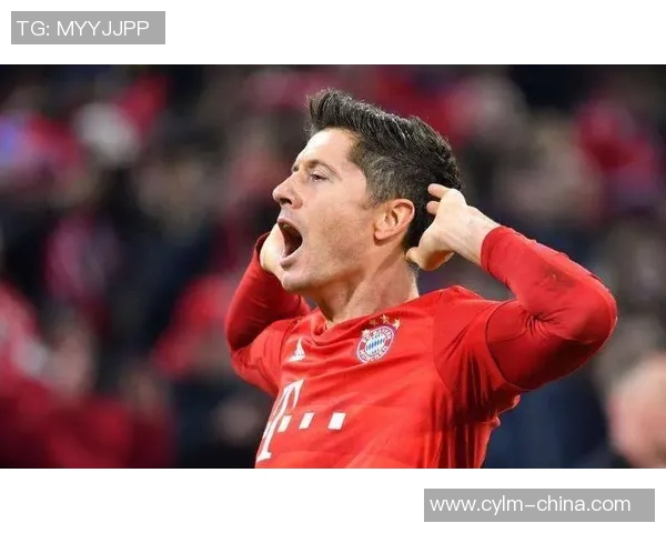 莱万再创辉煌带领球队勇夺冠军展现超级前锋风采