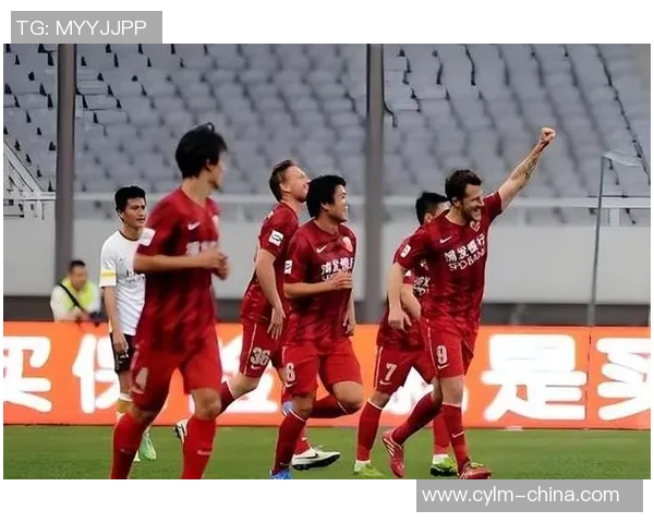 上港与苏宁激战在即胜负悬念引发球迷热议与期待